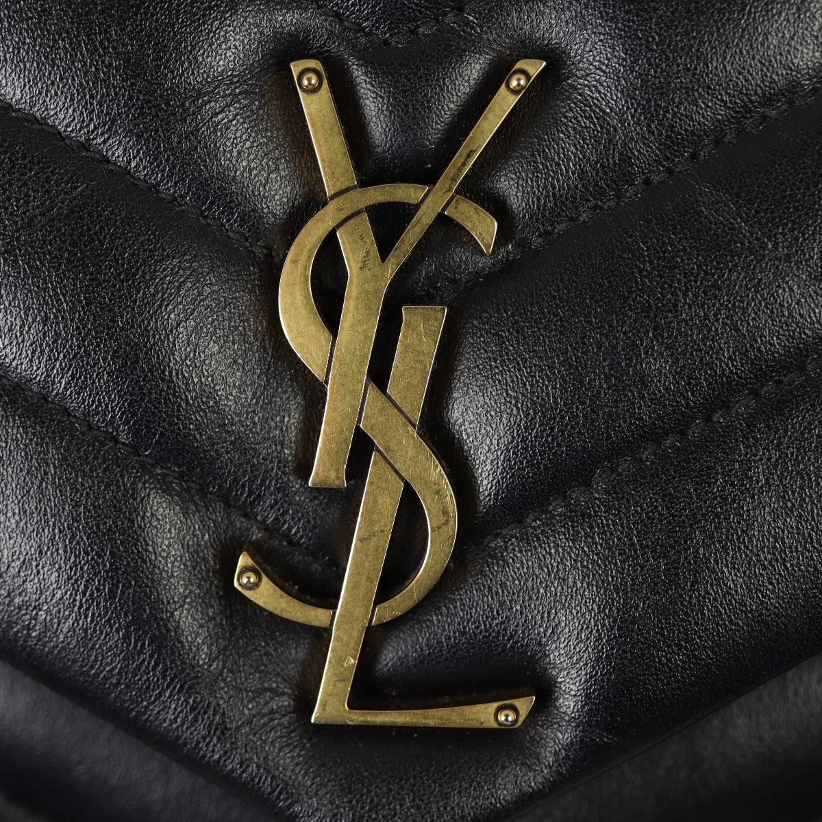 Saint Laurent Loulou Medium