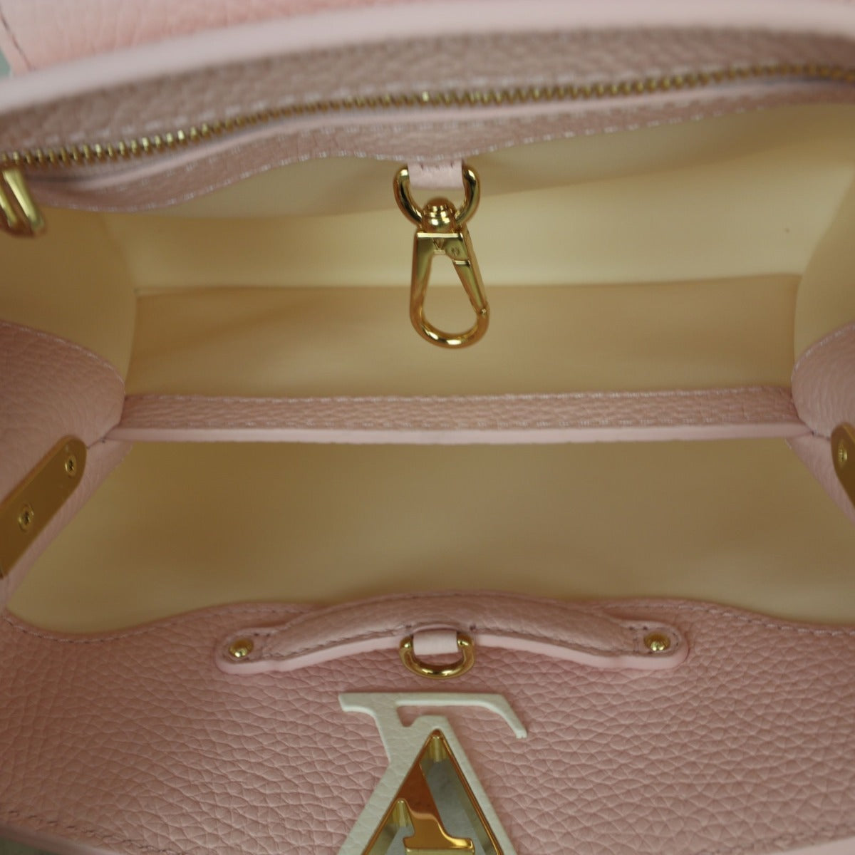 Louis Vuitton Capucines BB