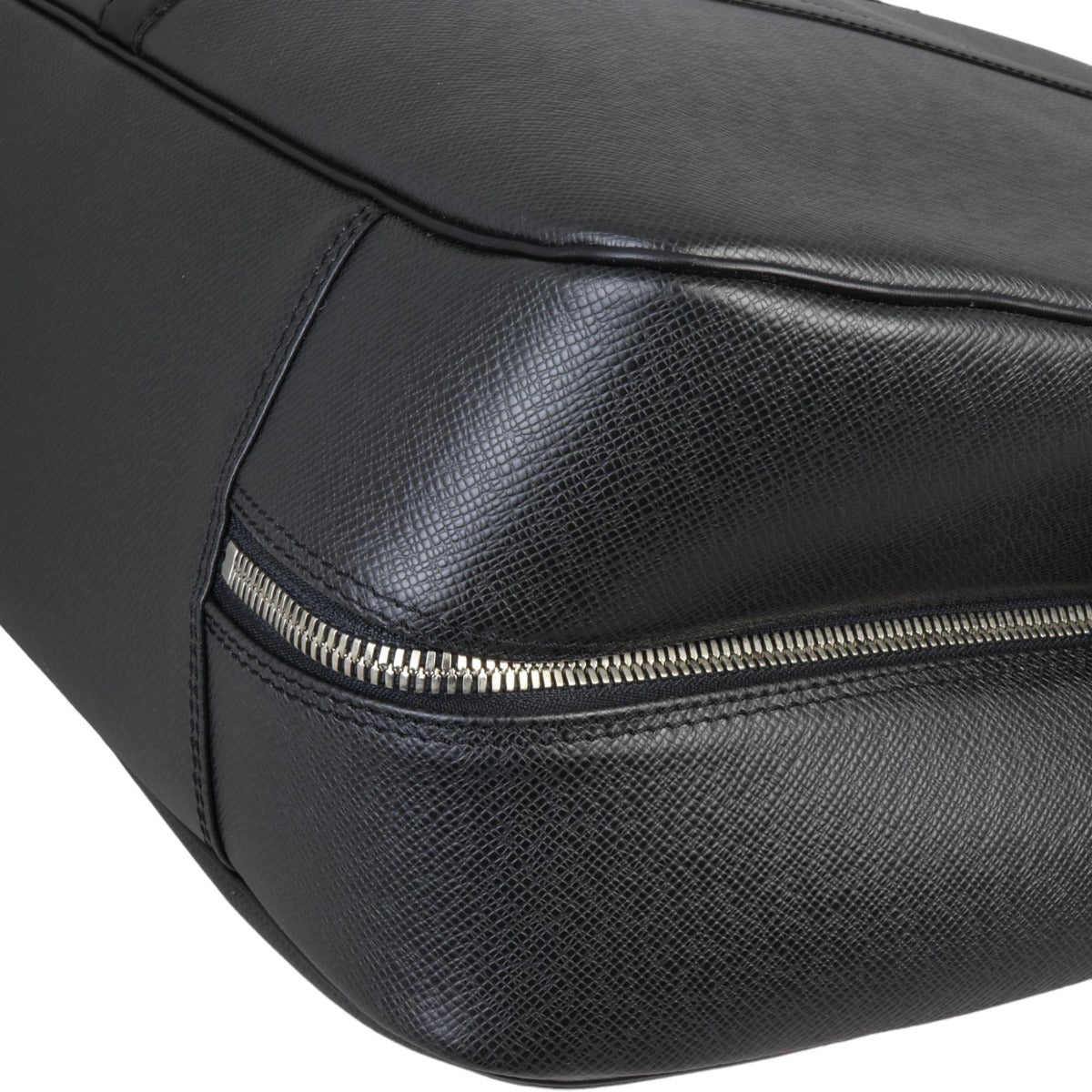 Louis Vuitton Helanga 1 Poche Taiga