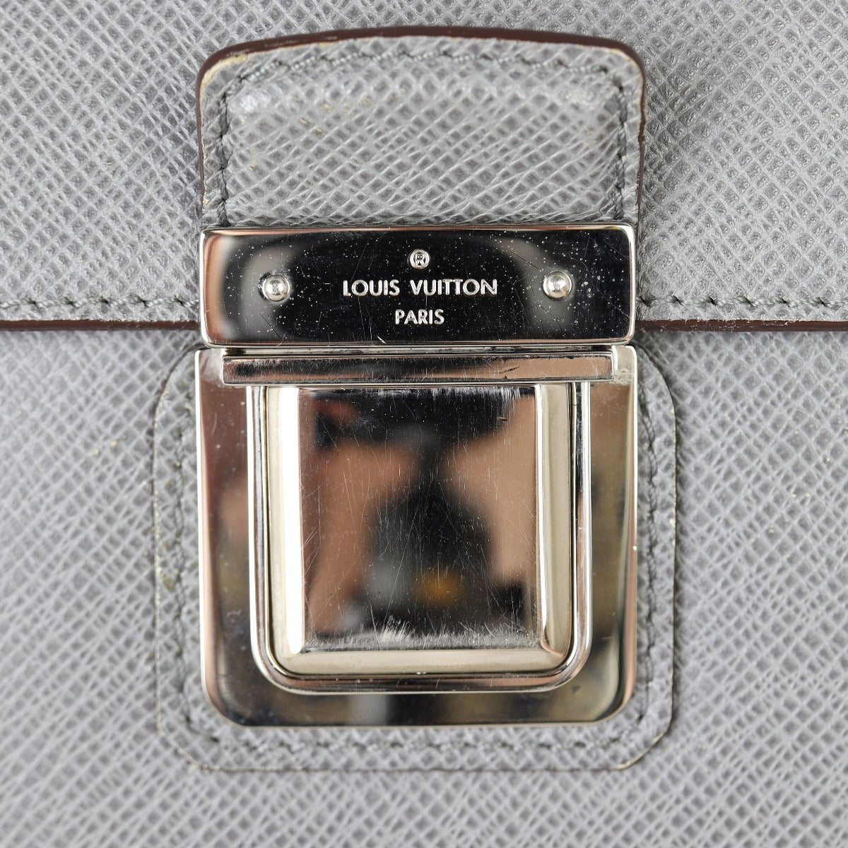 Louis Vuitton Taiga Vassili GM Hardware