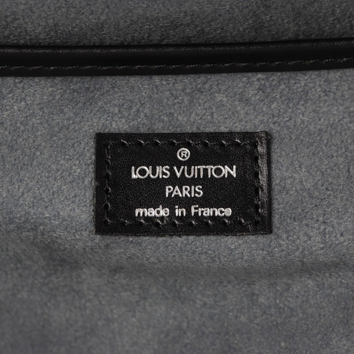 Louis Vuitton Helanga 1 Poche Taiga