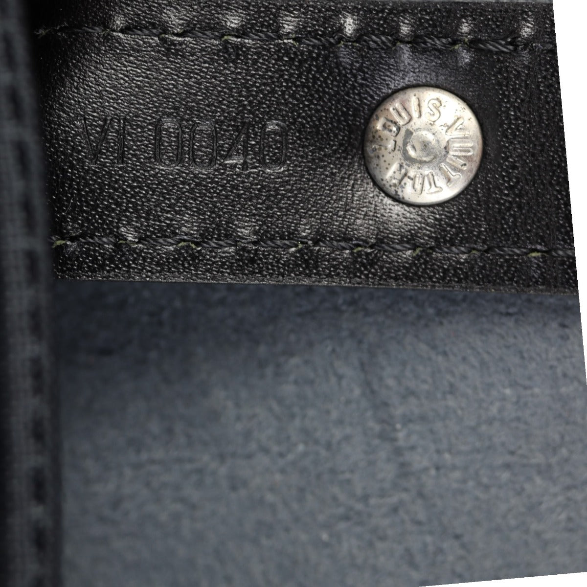 Louis Vuitton Helanga 1 Poche Taiga