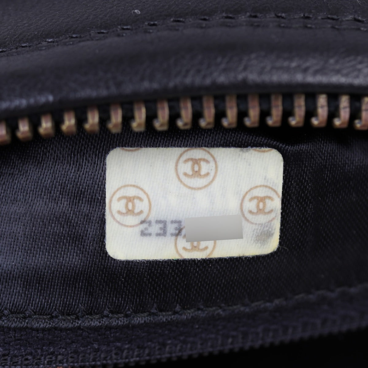 Chanel Vintage Camera Tassel Bag Medium | Black