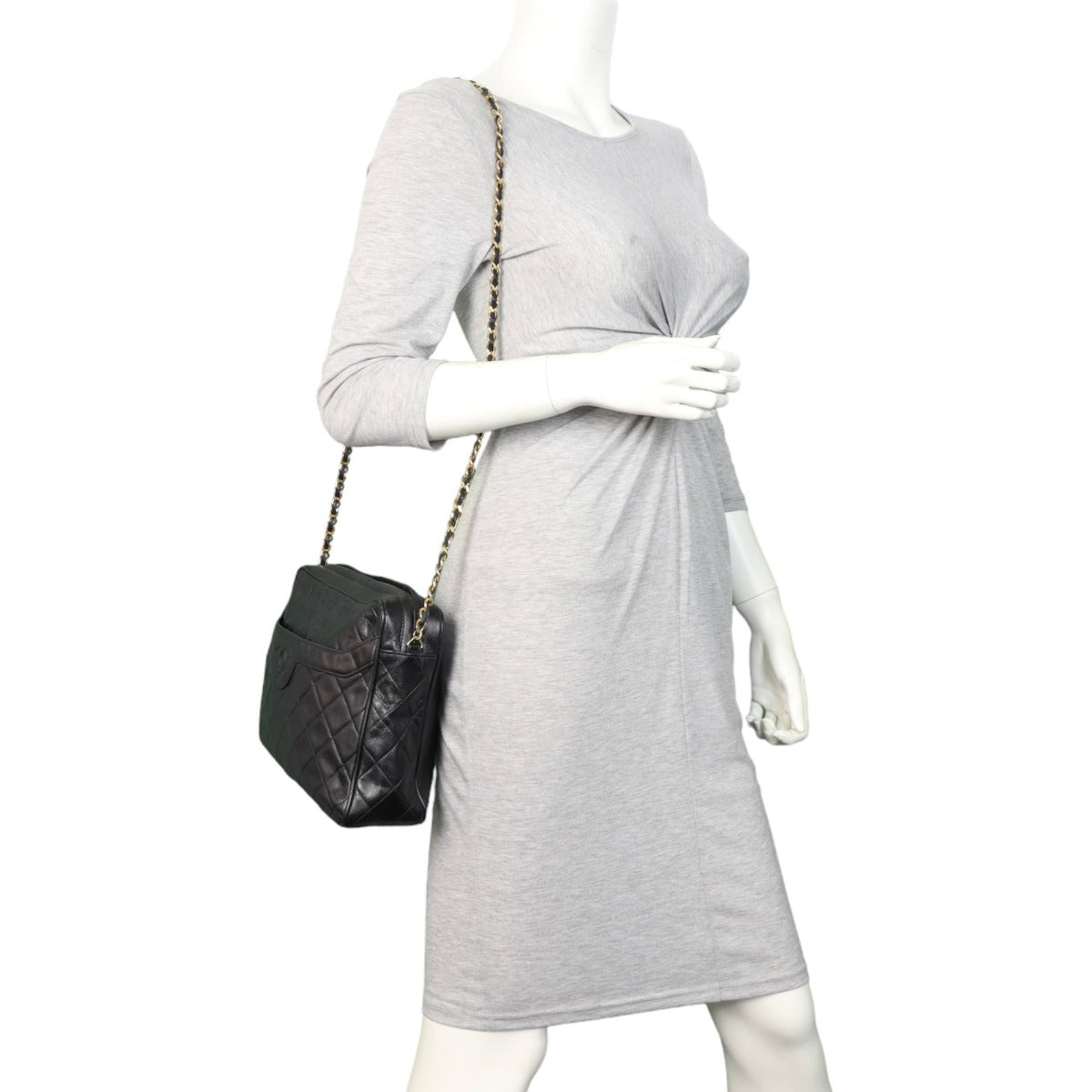 Chanel Vintage Camera Tassel Bag Medium | Black