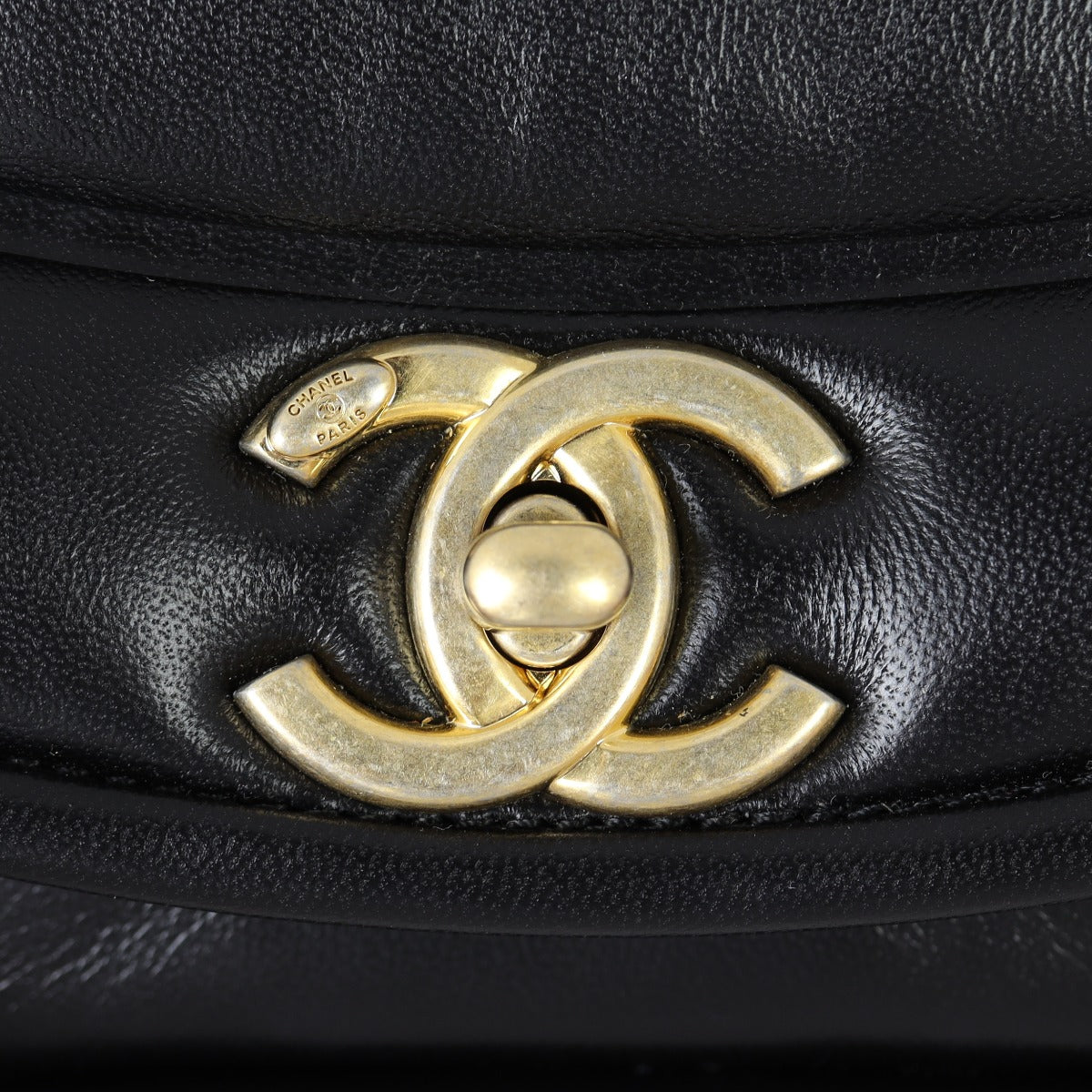 Chanel Vintage Puffy Flap Bag Medium | Black