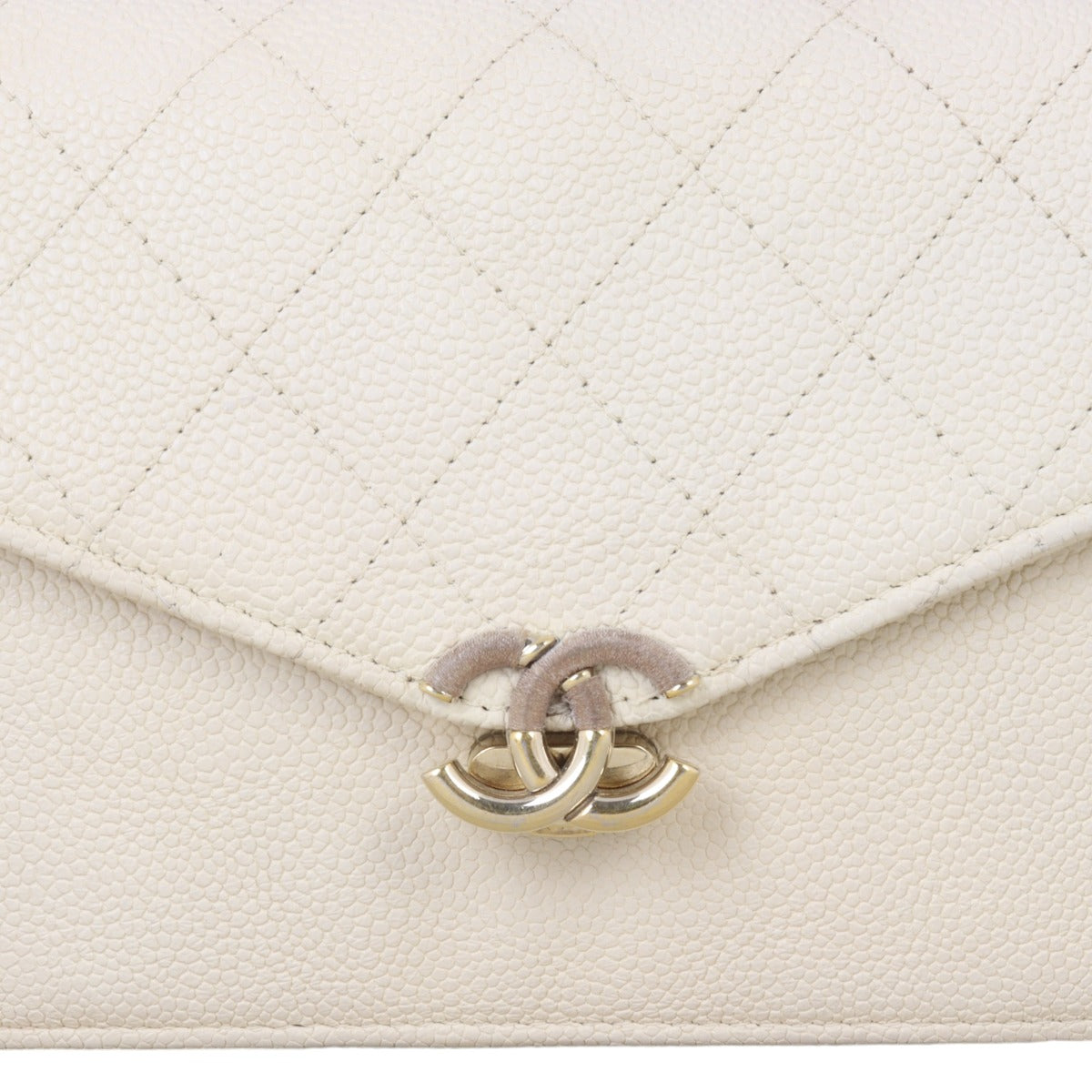 Chanel Thread Around Wallet On Chain