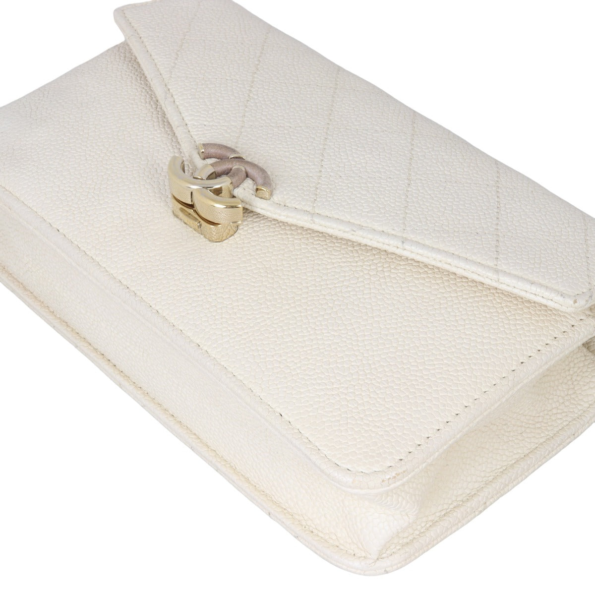 Chanel Thread Around Wallet On Chain