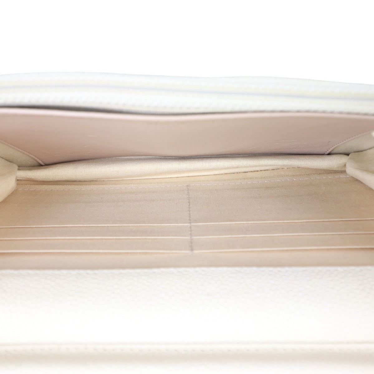 Chanel Thread Around Wallet On Chain