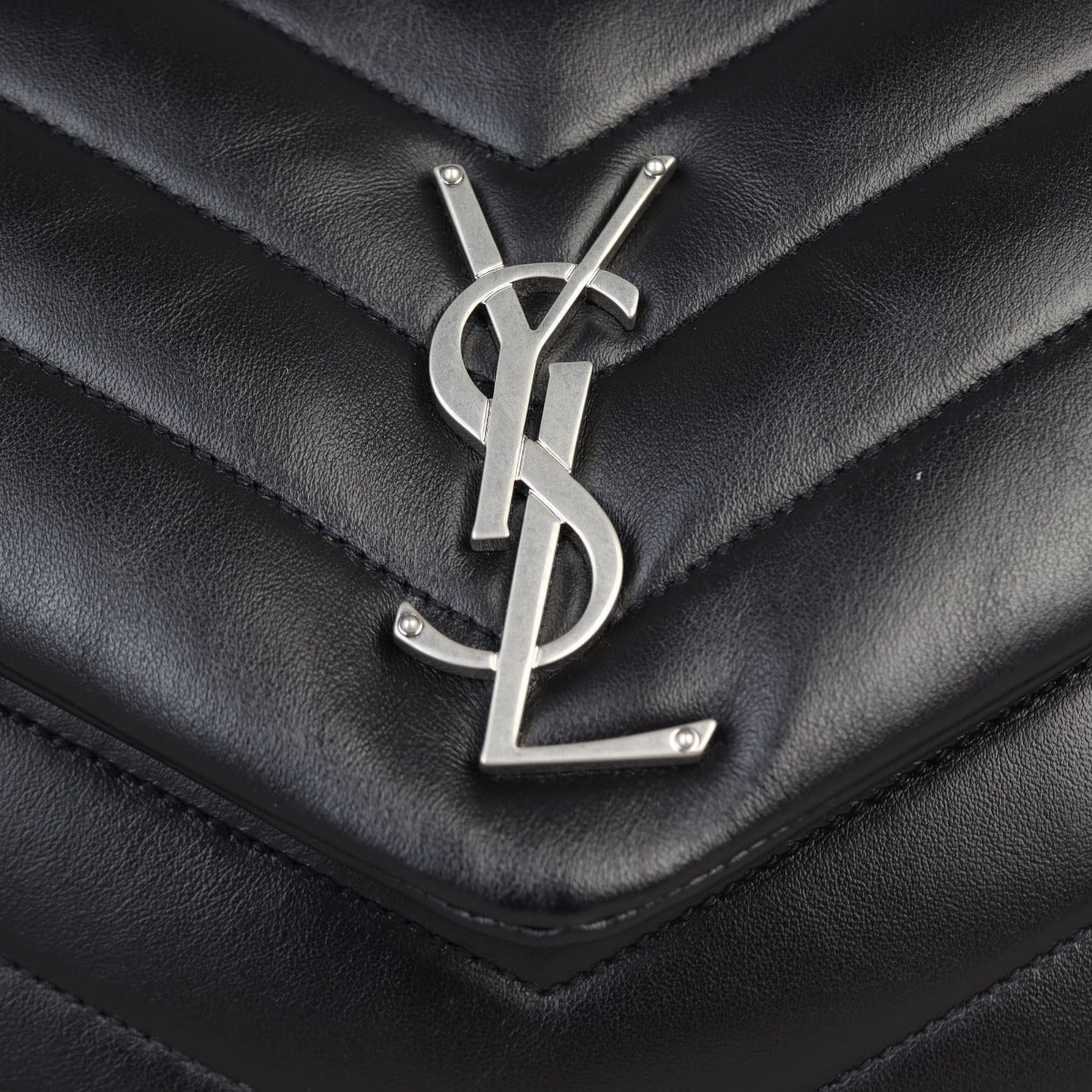 Saint Laurent Loulou Medium