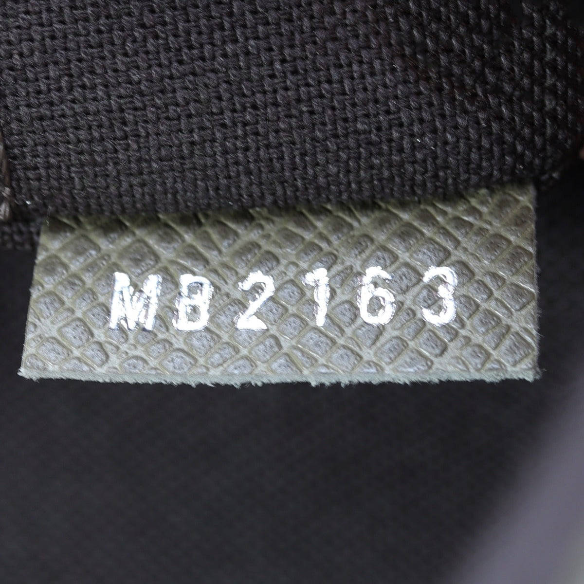 Louis Vuitton Taiga Sasha Messenger Bag (Khaki) Date Code