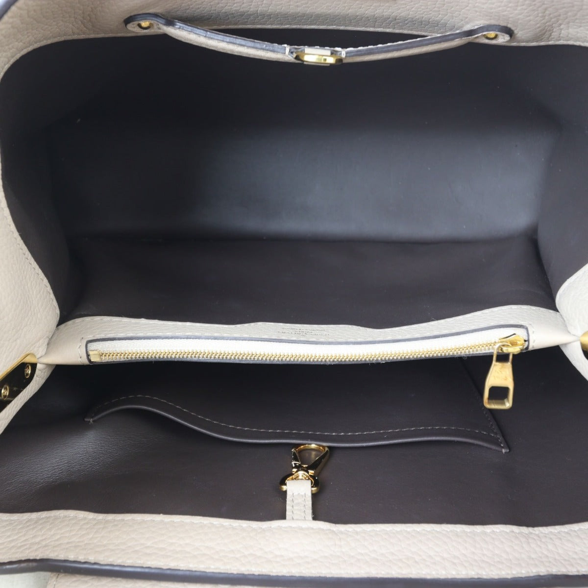 Louis Vuitton Capucines MM