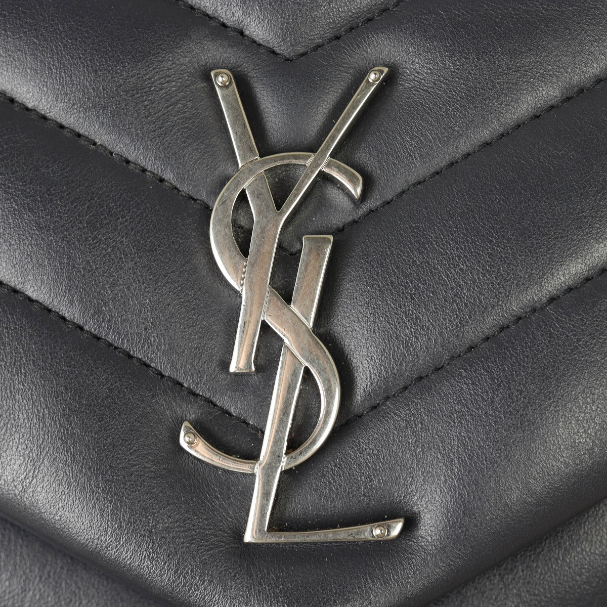 Saint Laurent Loulou Medium Hardware