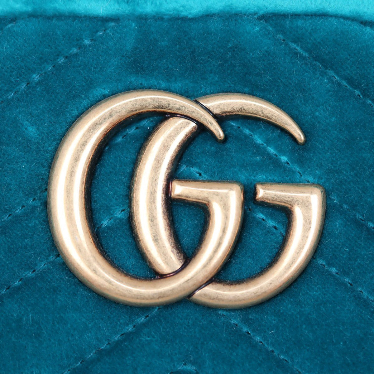 Gucci GG Marmont Velvet Small Camera Bag Hardware
