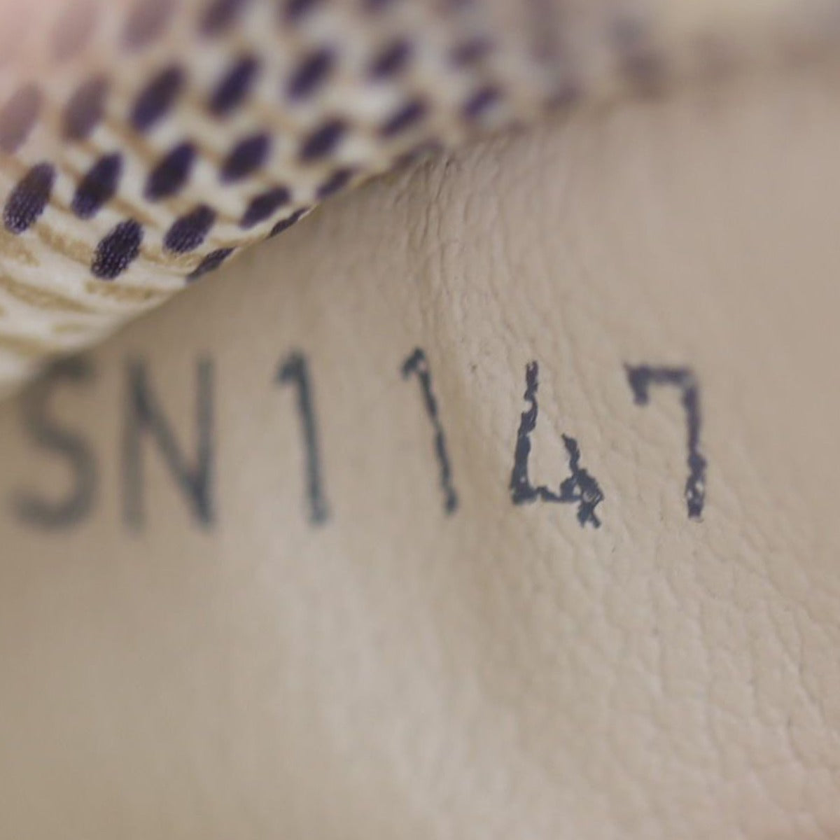 Louis Vuitton Sarah Wallet Damier Azur Date code
