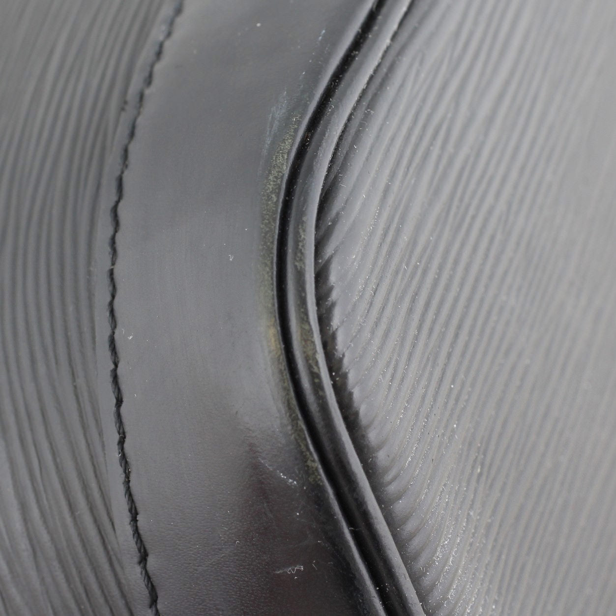 Louis Vuitton Alma PM Epi Edge