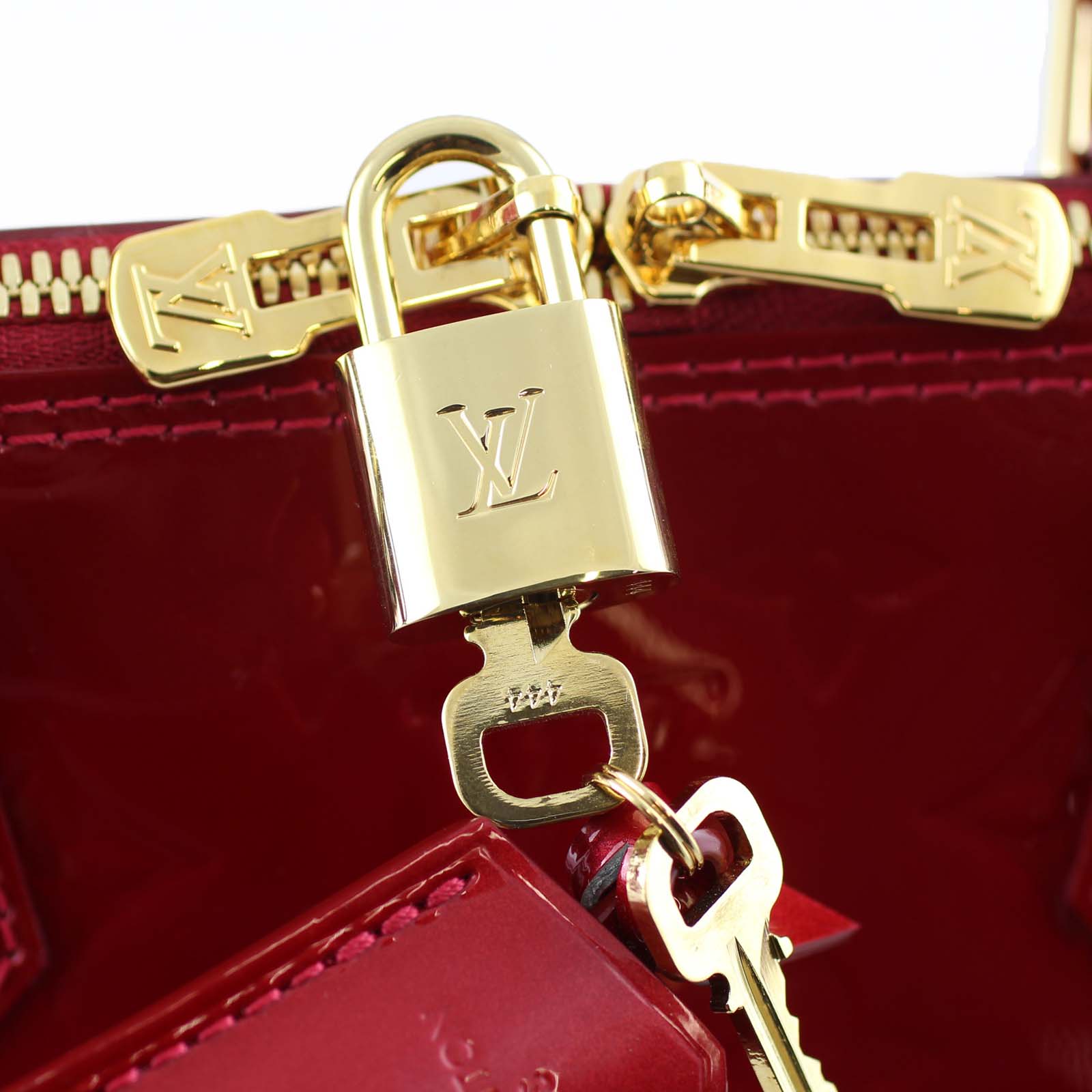Louis Vuitton Alma MM Vernis Pomme d’Amour Hardware