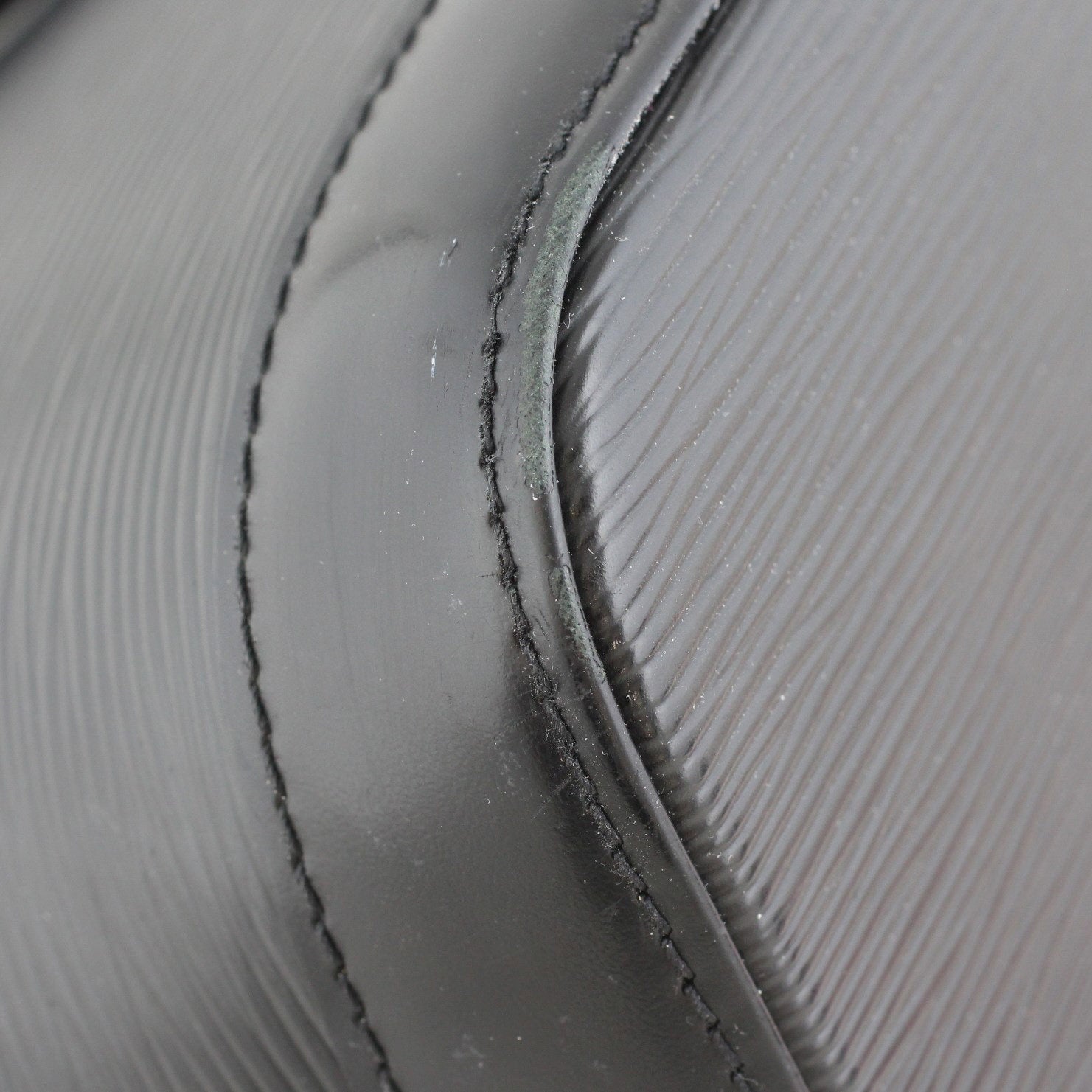 Louis Vuitton Alma PM Epi Edge