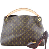Louis Vuitton Artsy MM Monogram Scale