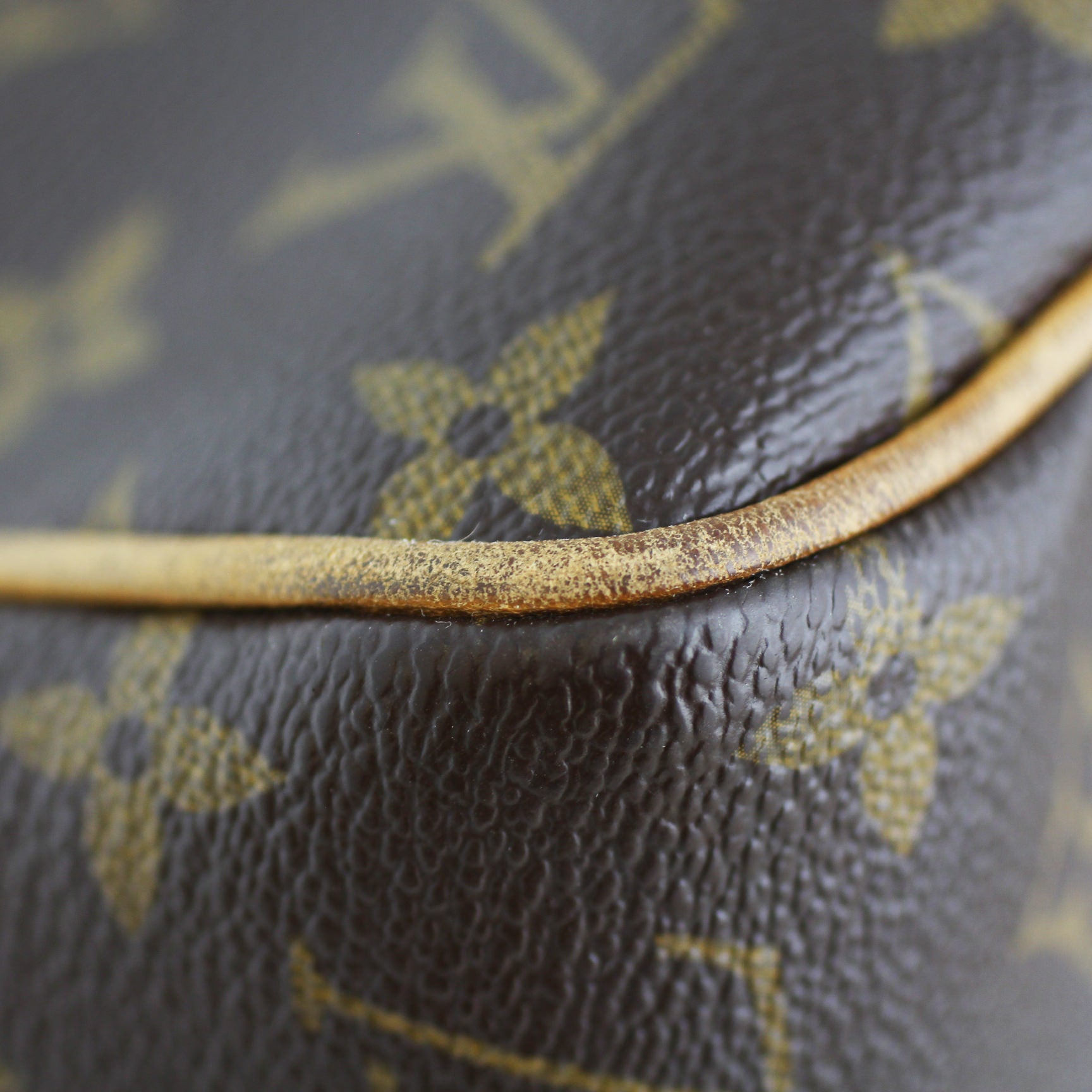 Louis Vuitton Batignolles Vertical Monogram Lining