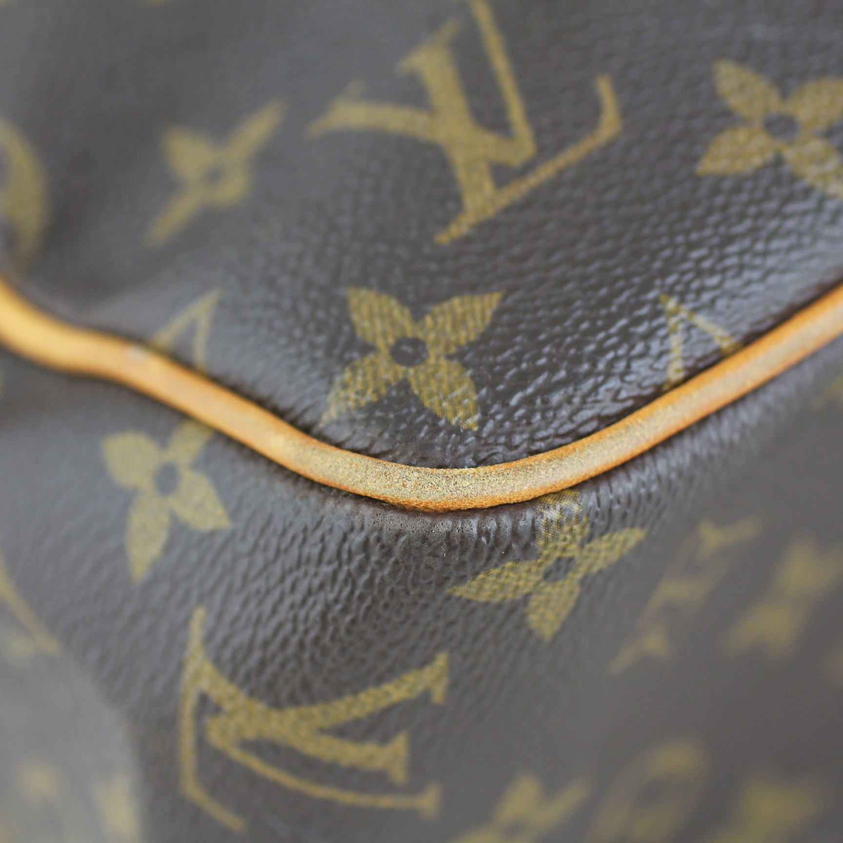 Louis Vuitton Batignolles Vertical Monogram Lining
