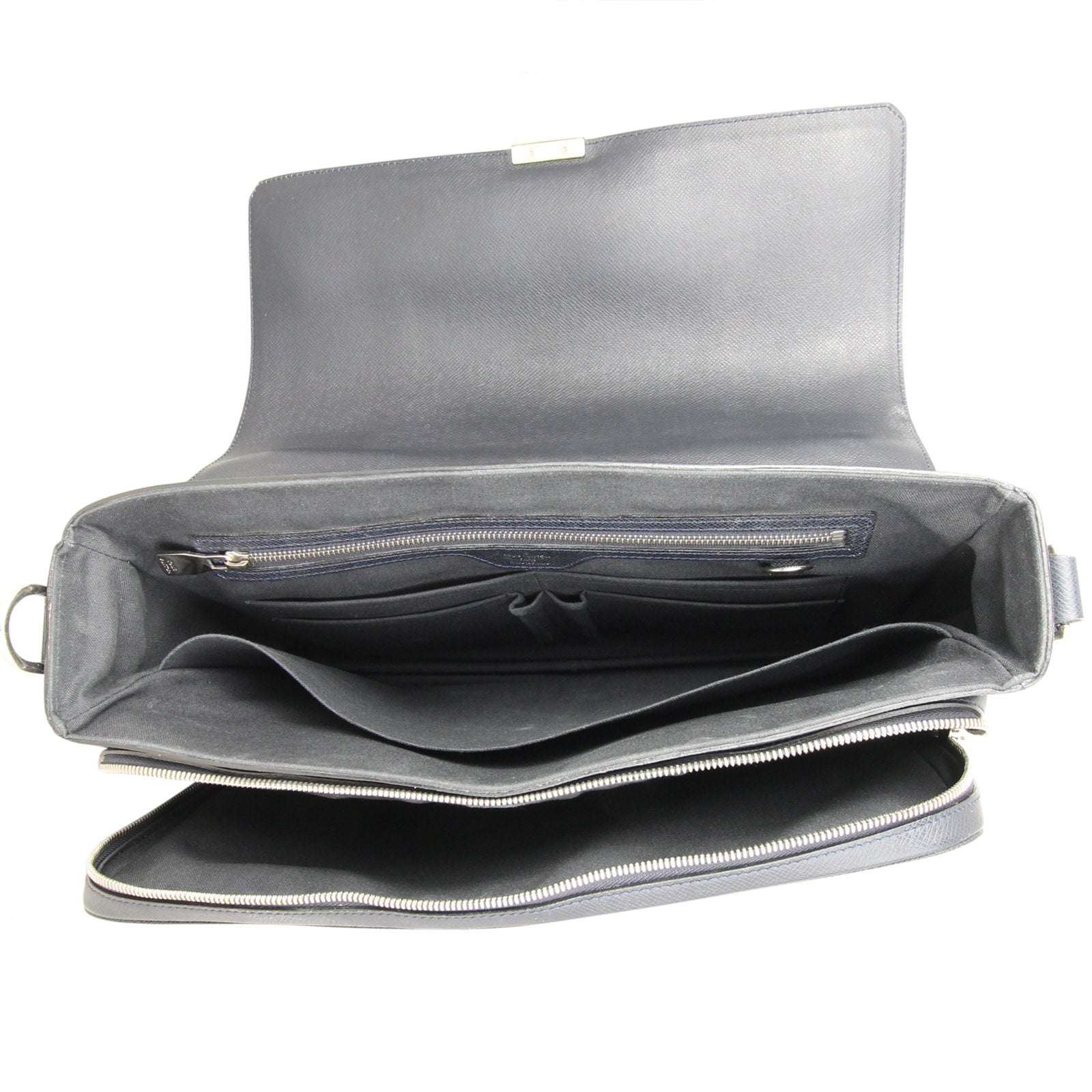 Louis Vuitton Taiga Vassili PM Interior