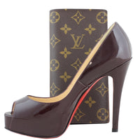 Louis Vuitton Brazza Wallet Monogram Scale