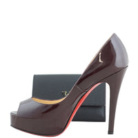 Louis Vuitton Capucines Compact Wallet Scale