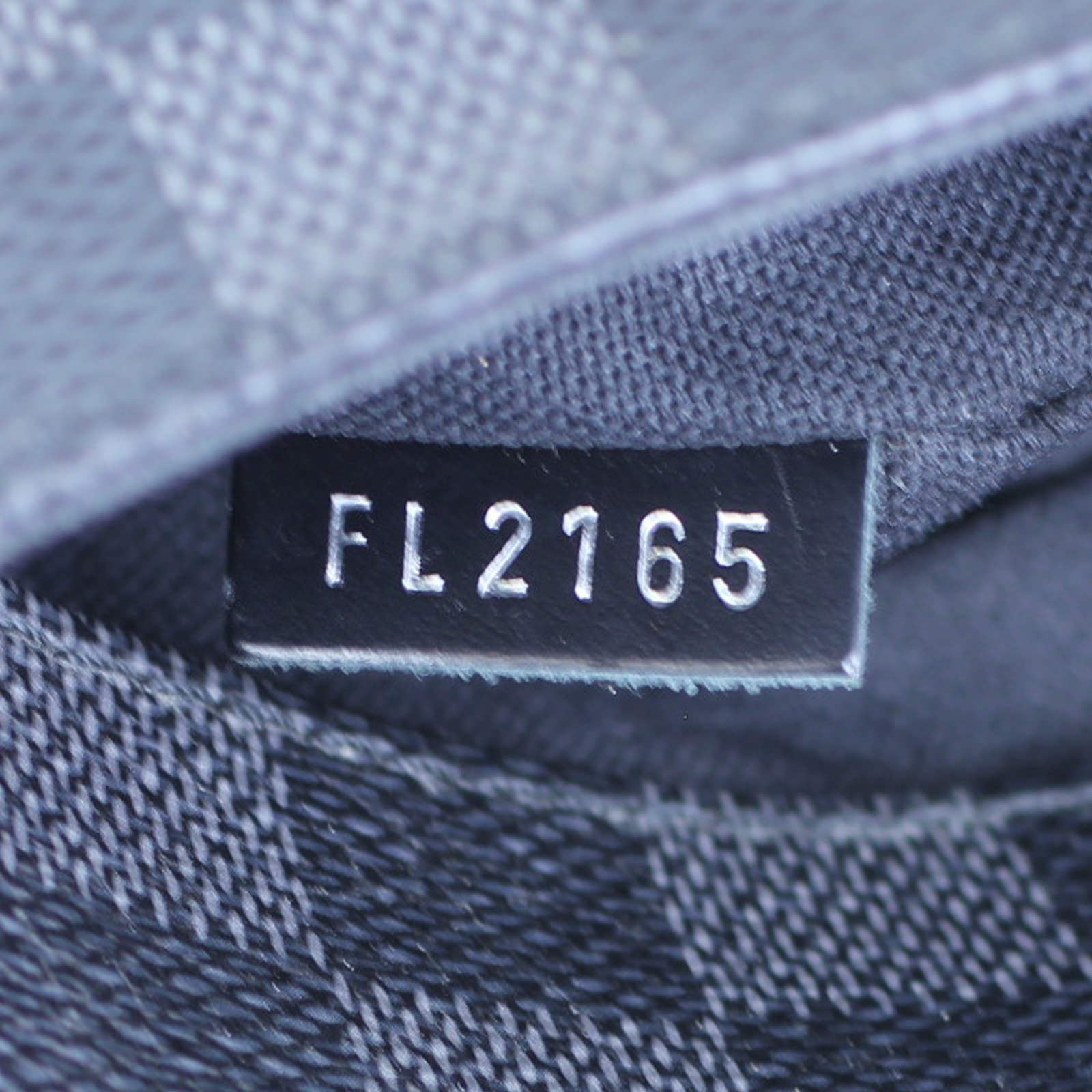 Louis Vuitton District PM Messenger Code