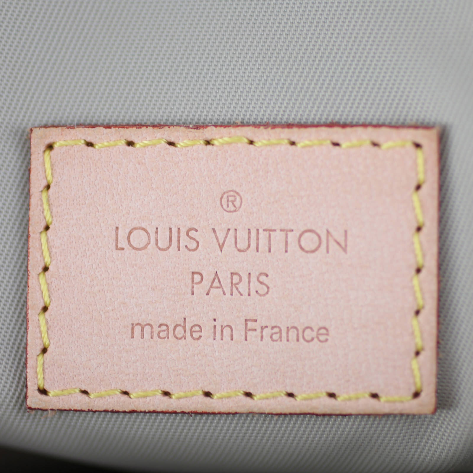 Louis Vuitton Geant Messenger stamp
