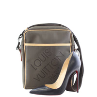 Louis Vuitton Geant Messenger scale