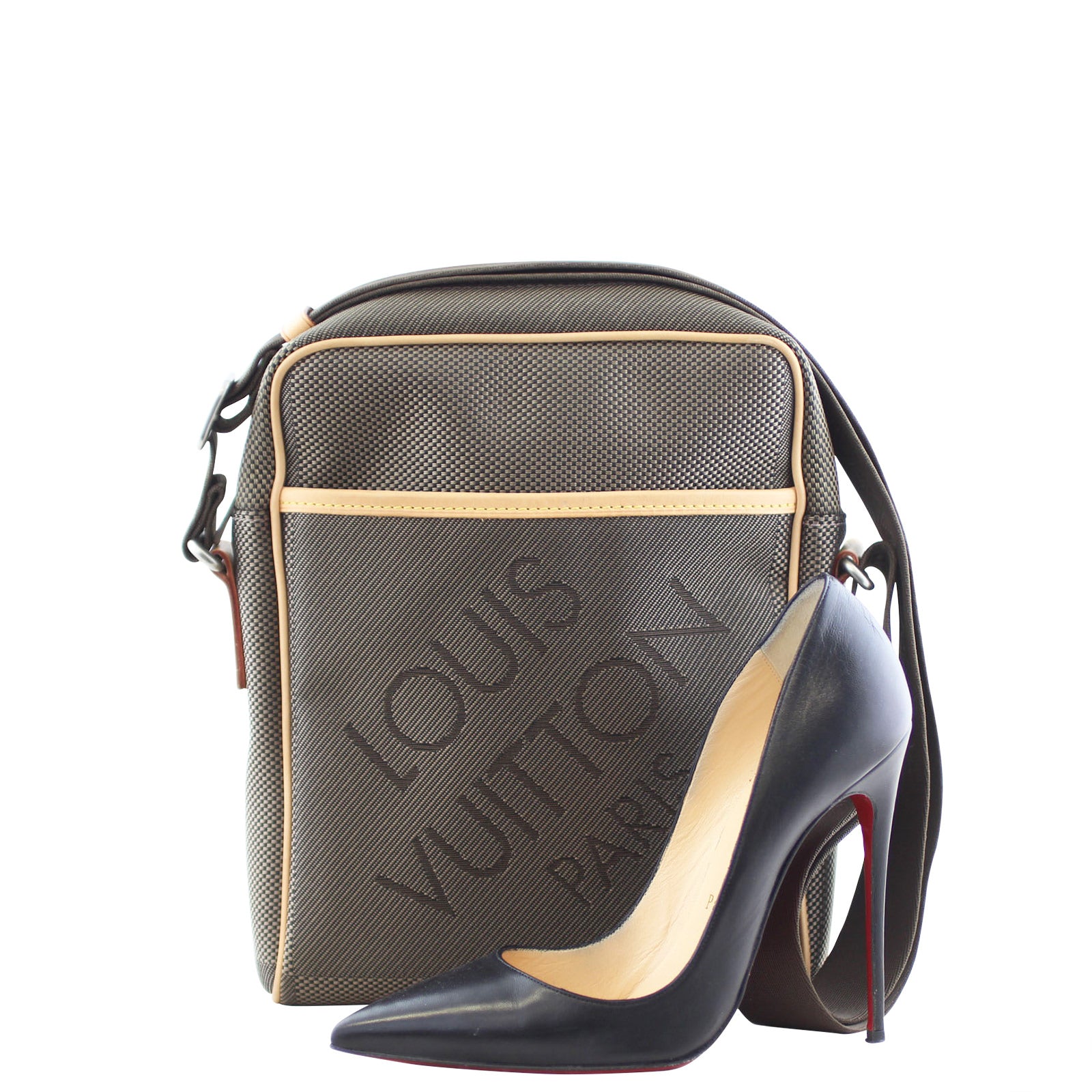 Louis Vuitton Geant Messenger scale