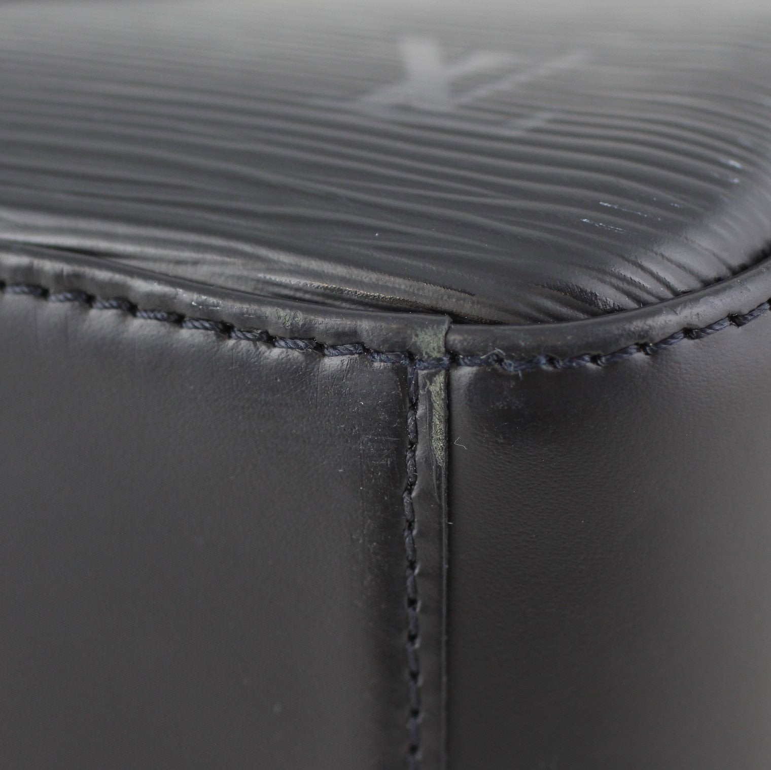 Louis Vuitton Jasmin Epi Edge