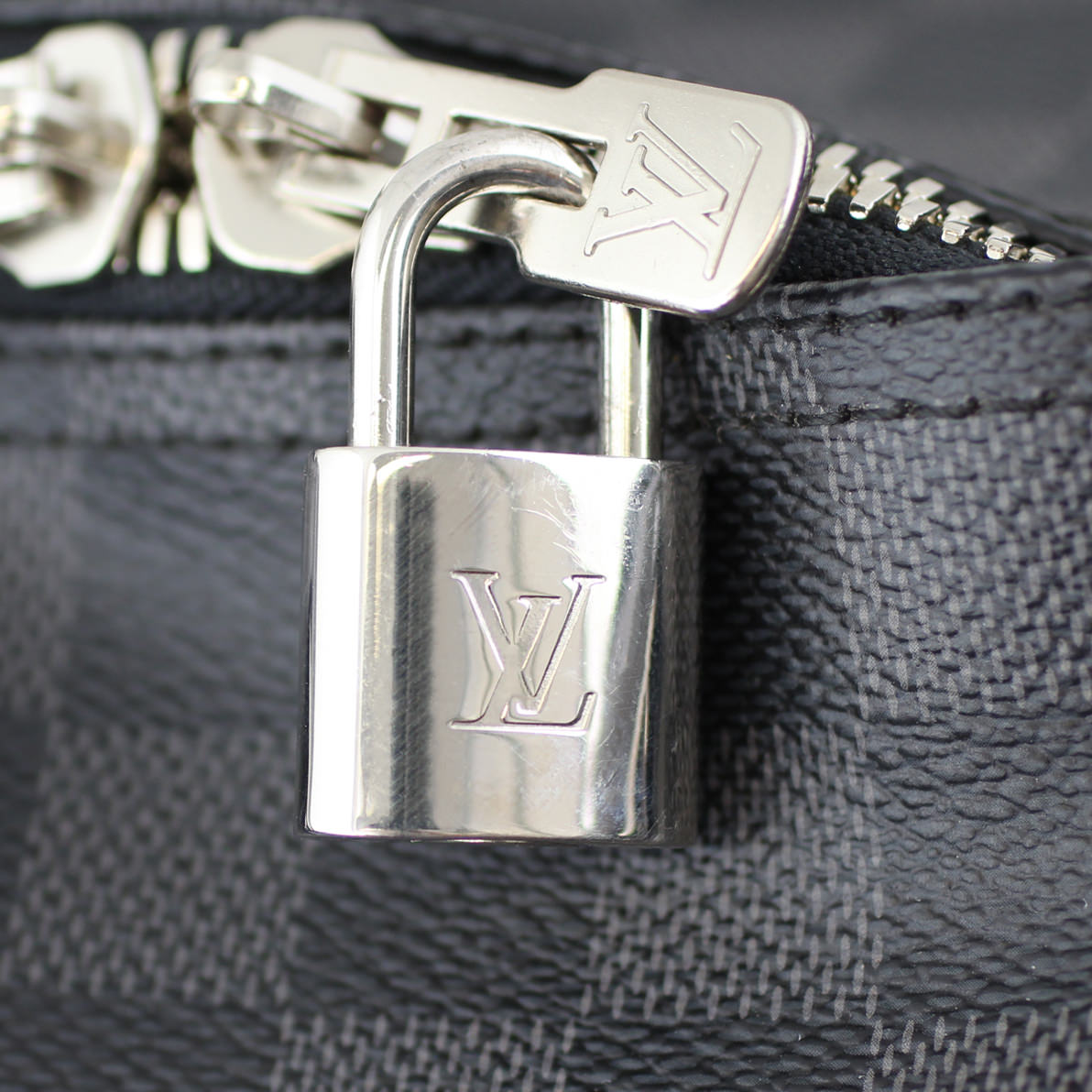 Louis Vuitton Keepall Bandouliere 55 Damier Graphite Lock