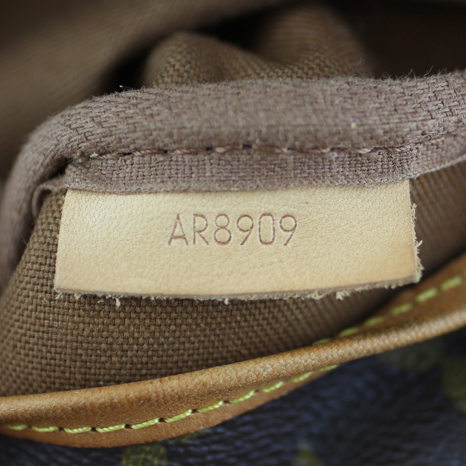 Louis Vuitton Saumur 30 Monogram Code