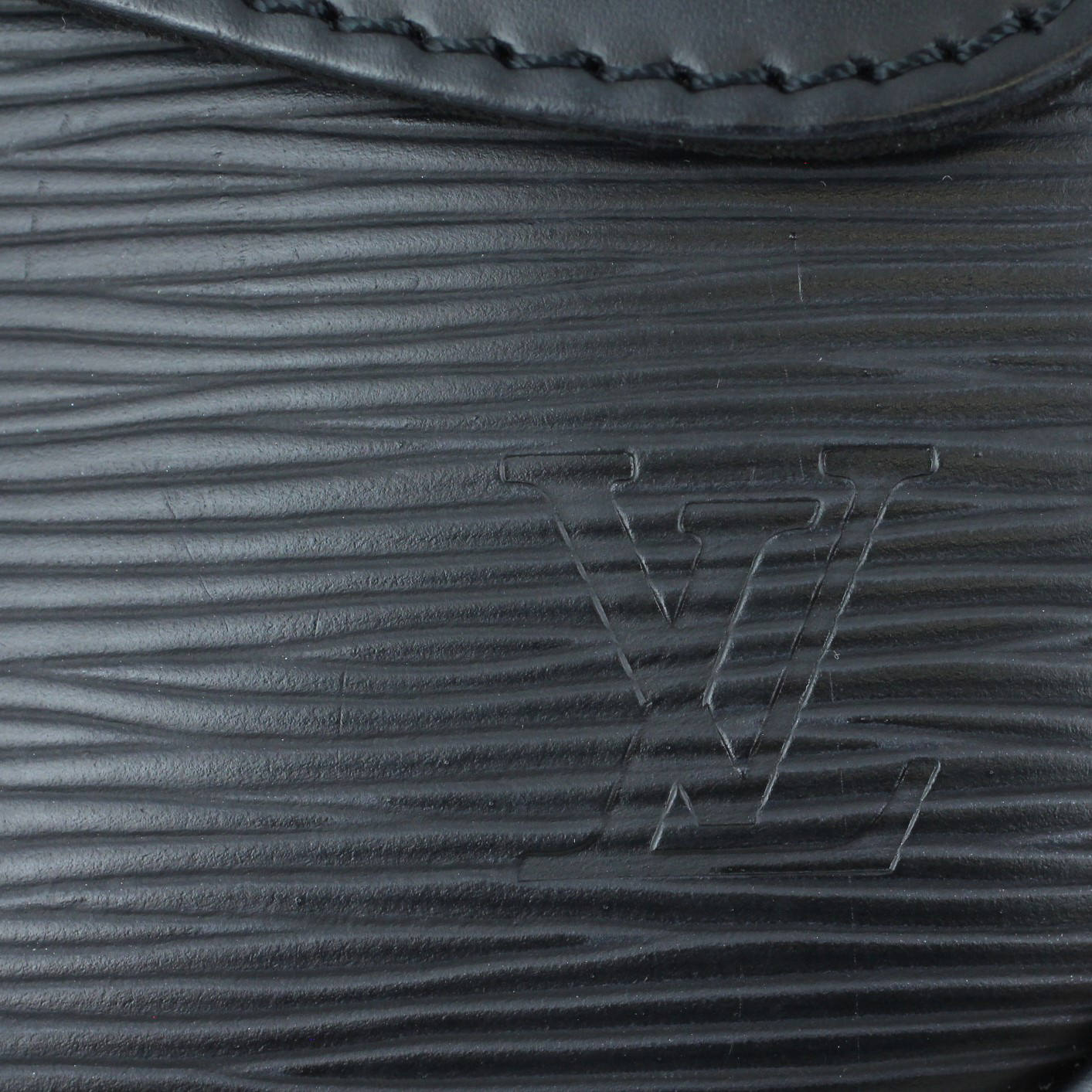 Louis Vuitton Montaigne Clutch Epi Logo