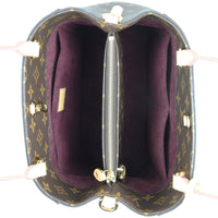 Louis Vuitton Montaigne MM Monogram Interior