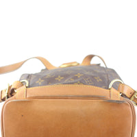 Louis Vuitton Montsouris MM edge