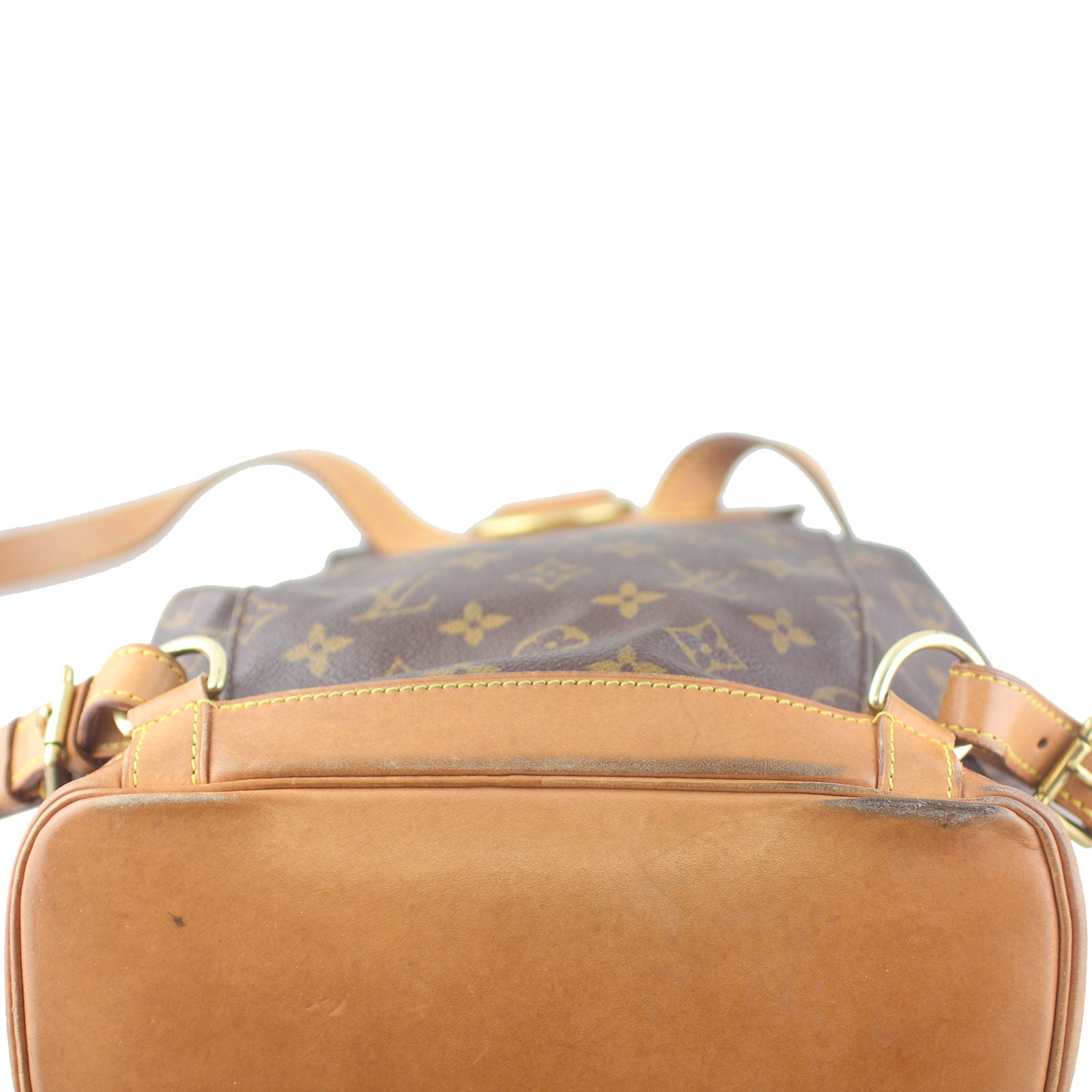 Louis Vuitton Montsouris MM edge