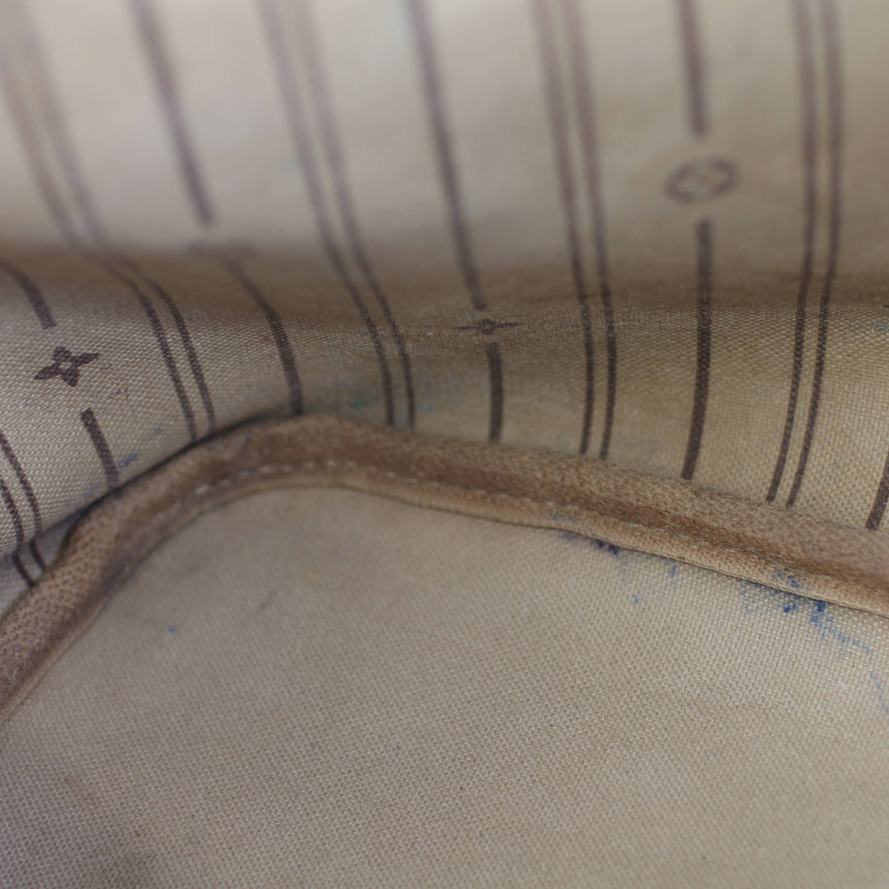 Louis Vuitton Neverfull MM Monogram Stain