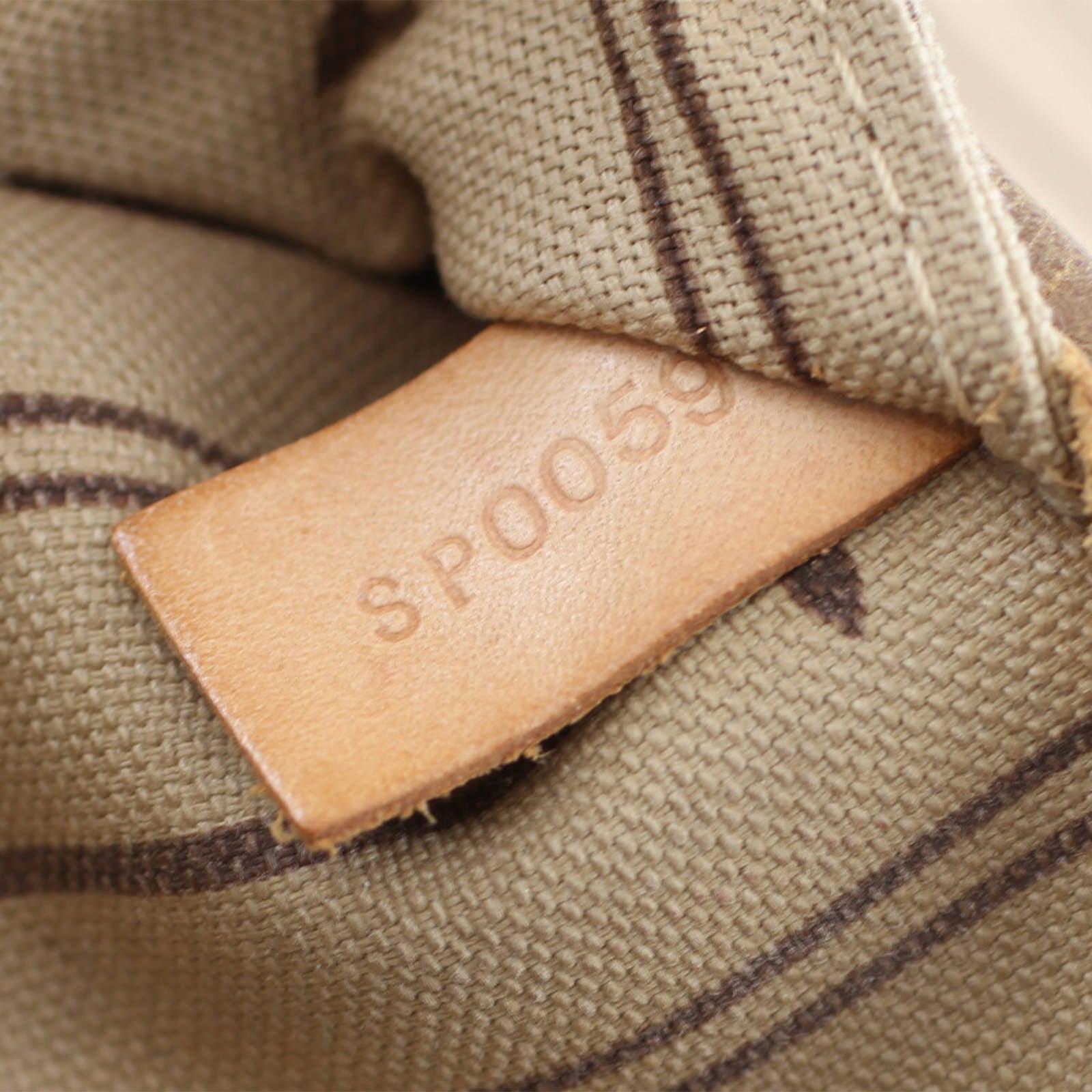 Louis Vuitton Neverfull MM Monogram Code