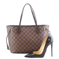 Louis Vuitton Neverfull PM scale