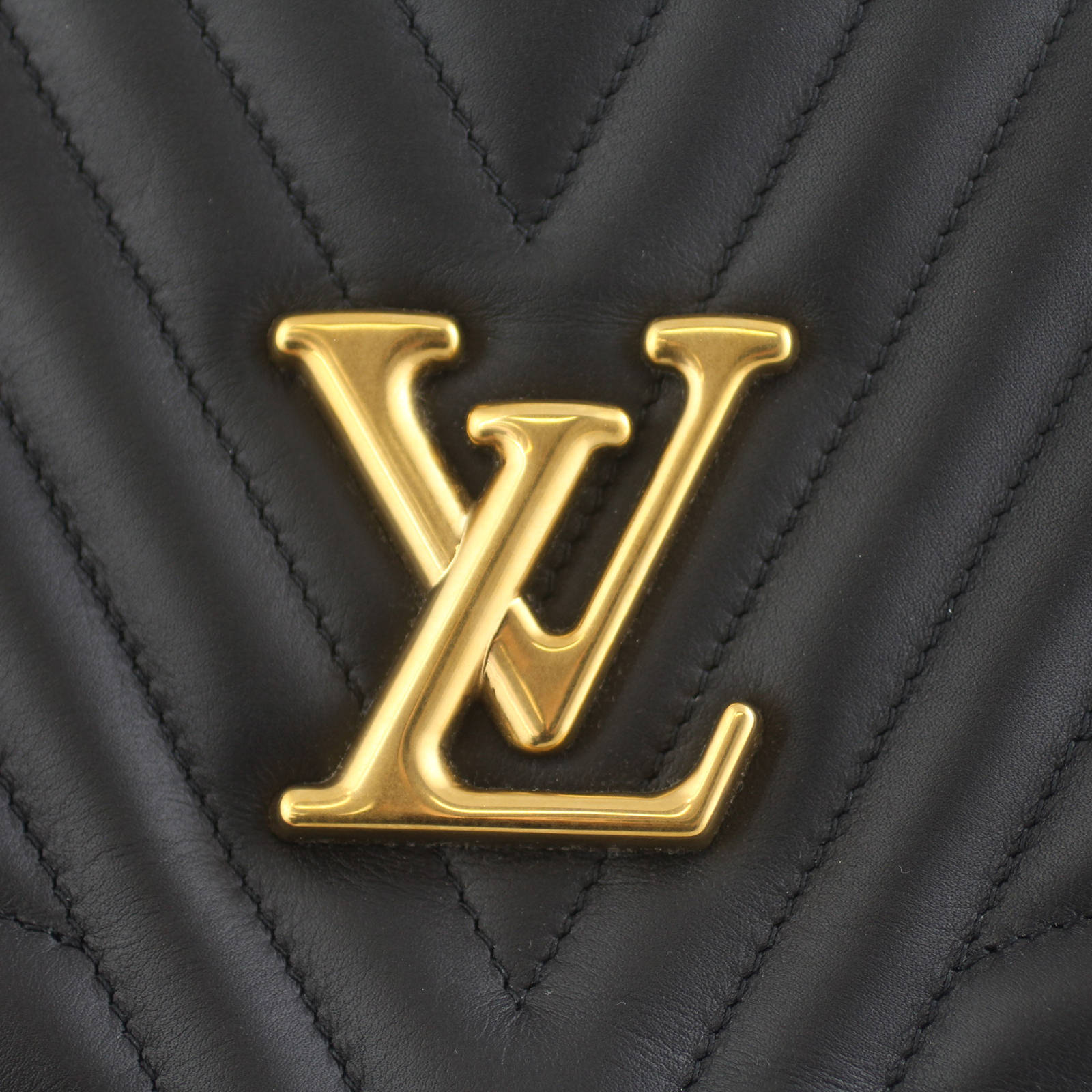 Louis Vuitton New Wave Chain Tote Logo