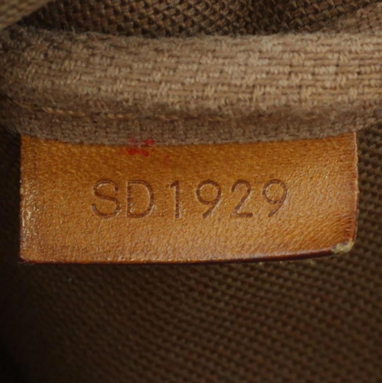 Louis Vuitton Pochette Accessoires with Long Strap Code