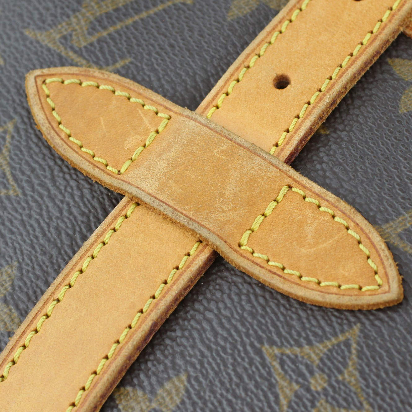 Louis Vuitton Saumur 30 Fastener