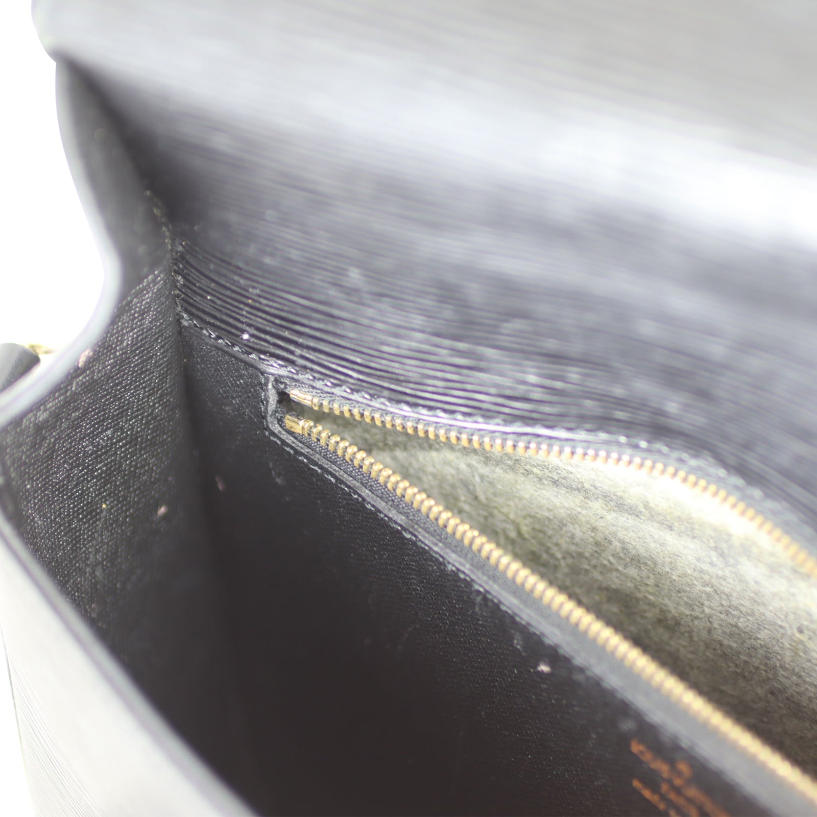 Louis Vuitton St Cloud GM Epi Corner