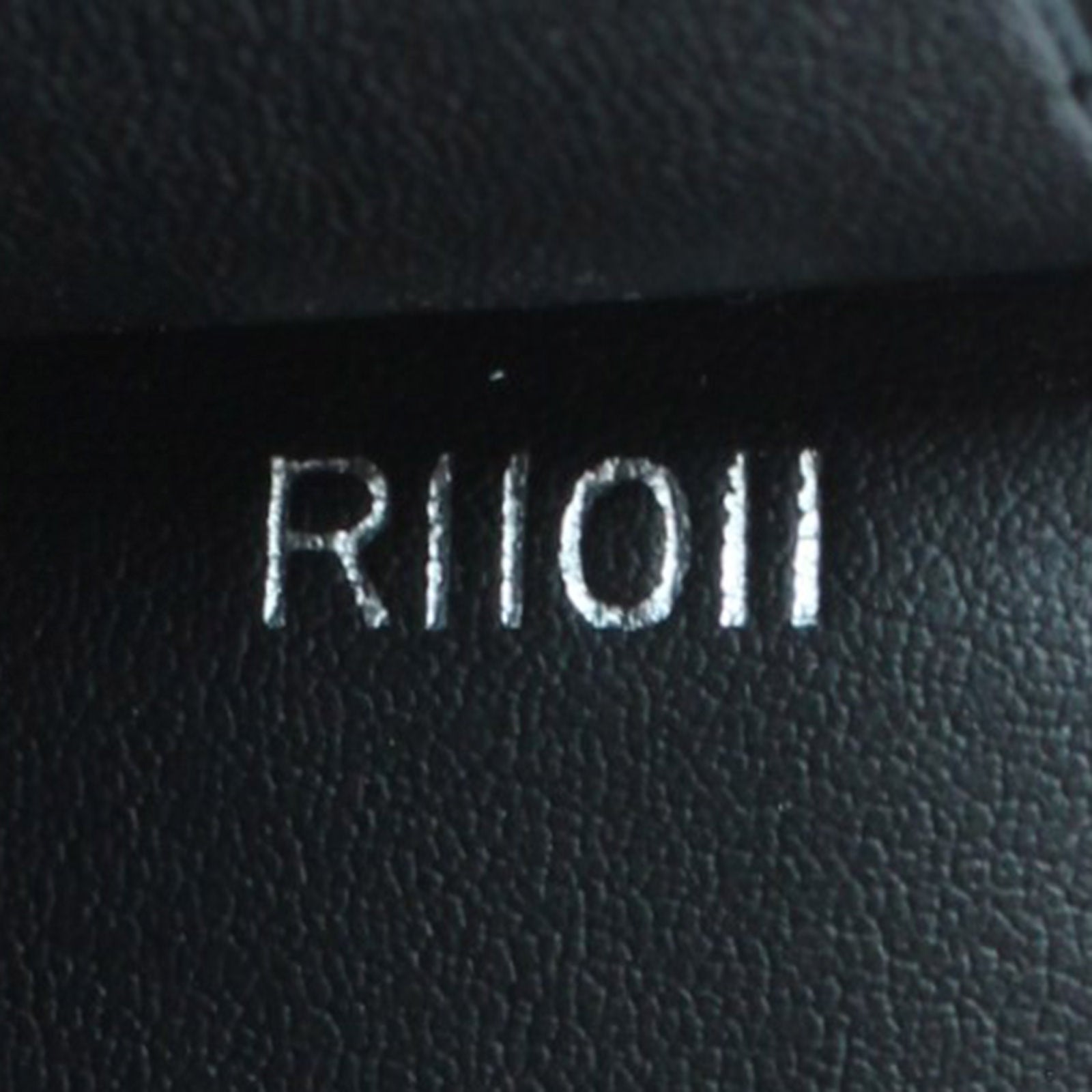 Louis Vuitton Taiga Robusto 2 Briefcase Code