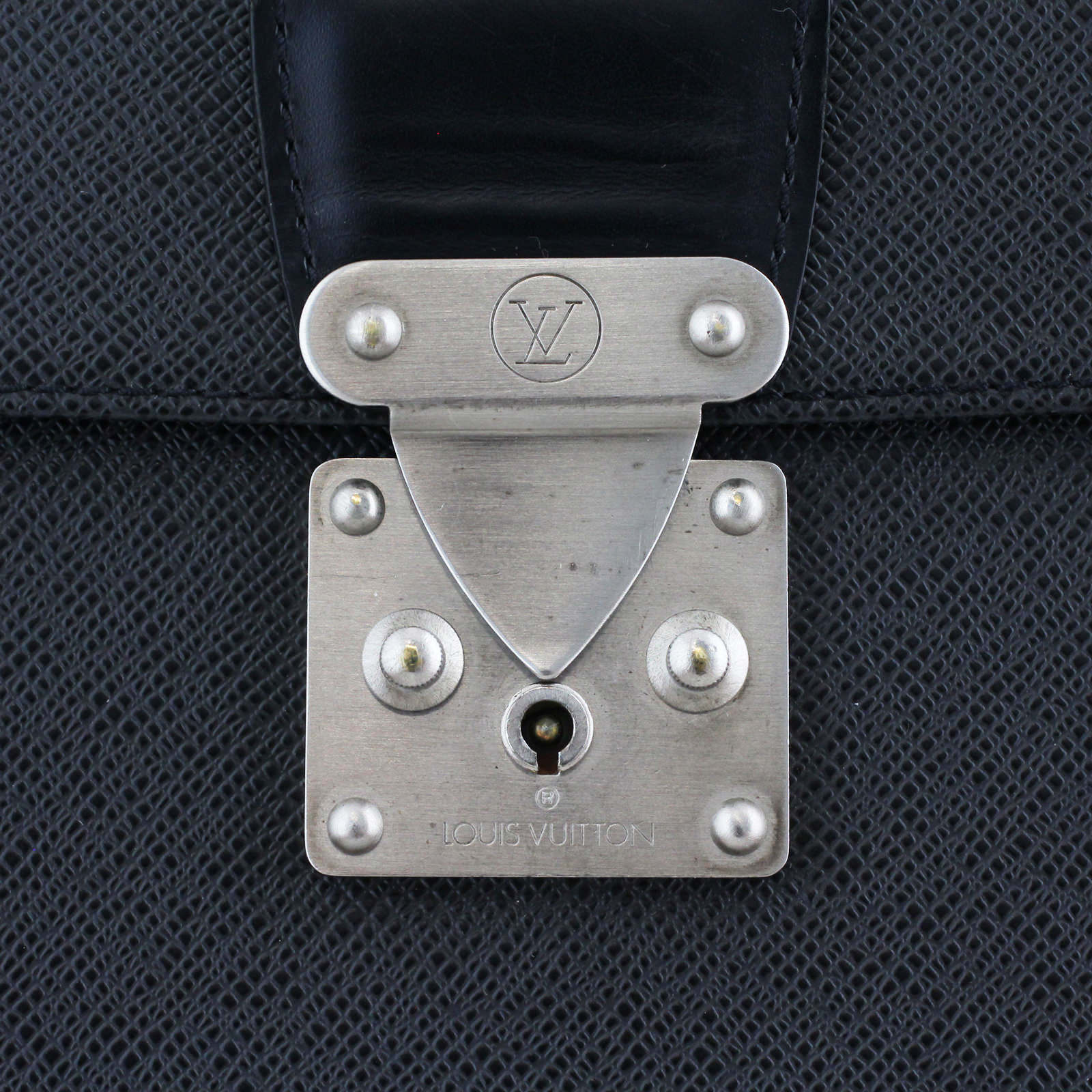 Louis Vuitton Taiga Robusto 2 Briefcase Logo