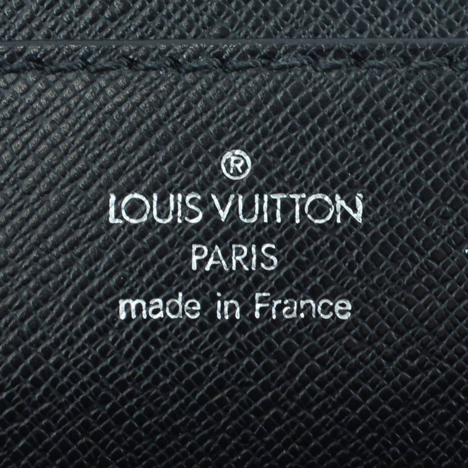 Louis Vuitton Taiga Robusto 2 Briefcase Stamp