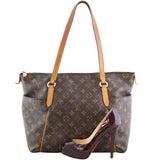Louis Vuitton Totally MM Monogram Scale