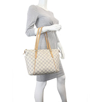 Louis Vuitton Totally PM Damier Azur mannequin